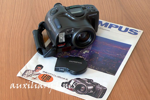 ブリッジカメラ「OLYMPUS IZM330」